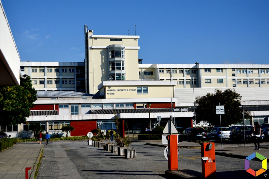 Hospital de Aveiro reforça morgue com contentor devido a aumento de óbitos